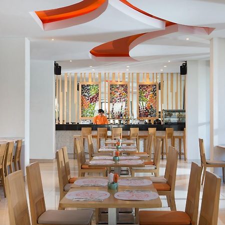 Harris Hotel Raya Kuta Lombok Exteriör bild