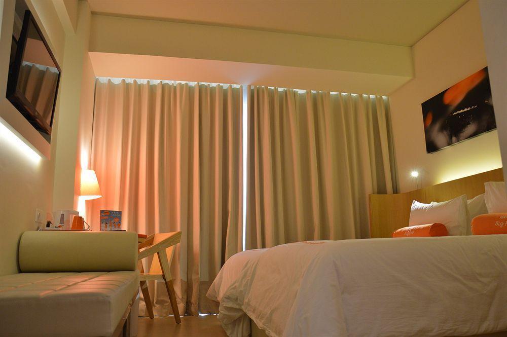 Harris Hotel Raya Kuta Lombok Exteriör bild