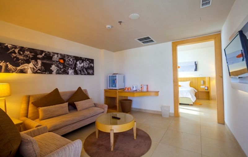Harris Hotel Raya Kuta Lombok Exteriör bild
