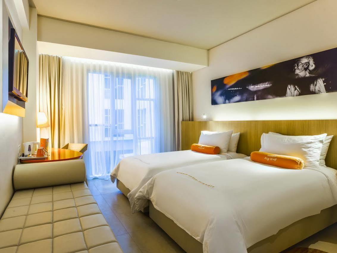 Harris Hotel Raya Kuta Lombok Exteriör bild