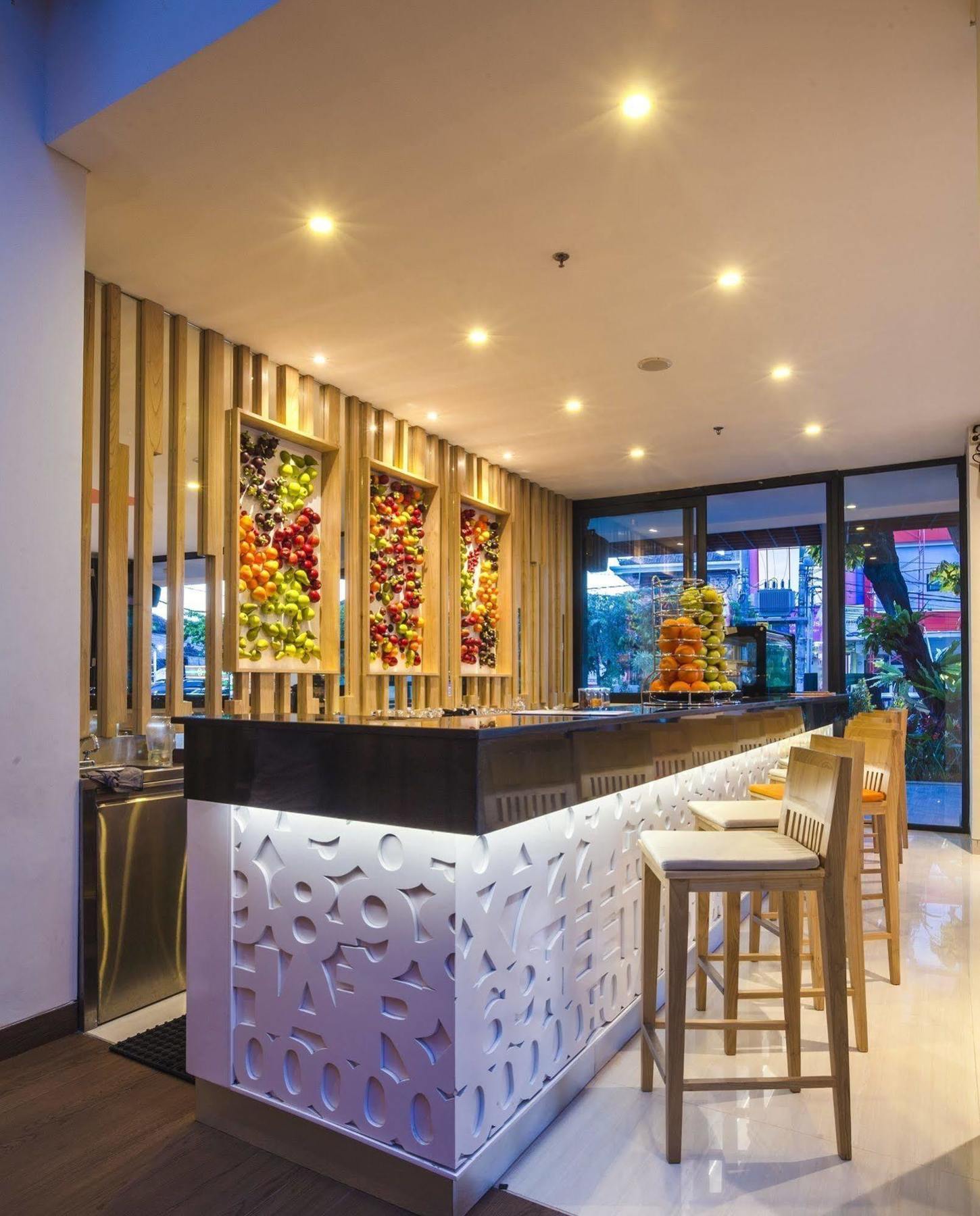 Harris Hotel Raya Kuta Lombok Exteriör bild