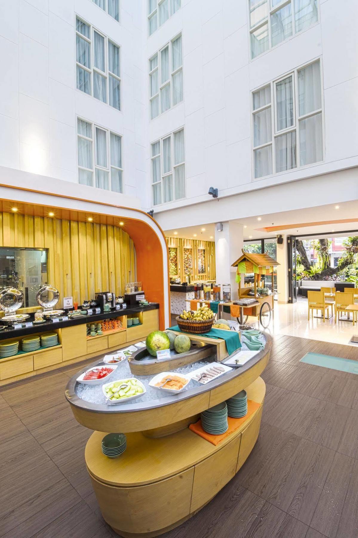 Harris Hotel Raya Kuta Lombok Exteriör bild