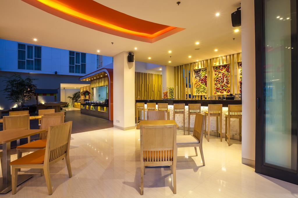 Harris Hotel Raya Kuta Lombok Exteriör bild