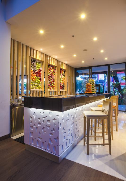 Harris Hotel Raya Kuta Lombok Exteriör bild
