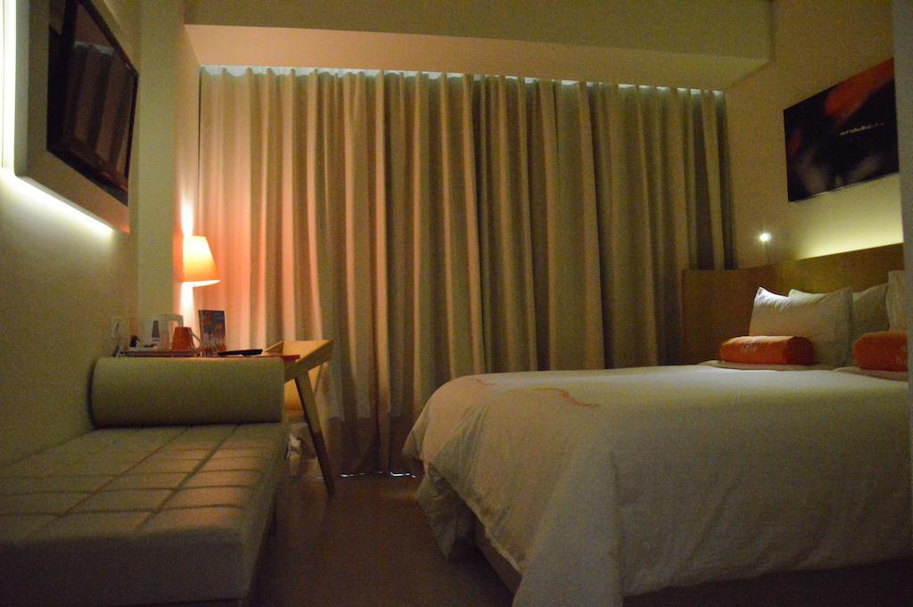 Harris Hotel Raya Kuta Lombok Exteriör bild